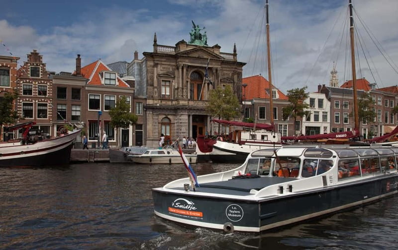 Local Cheese and Wine Cruise through Haarlem - Boarding with a heated welcome