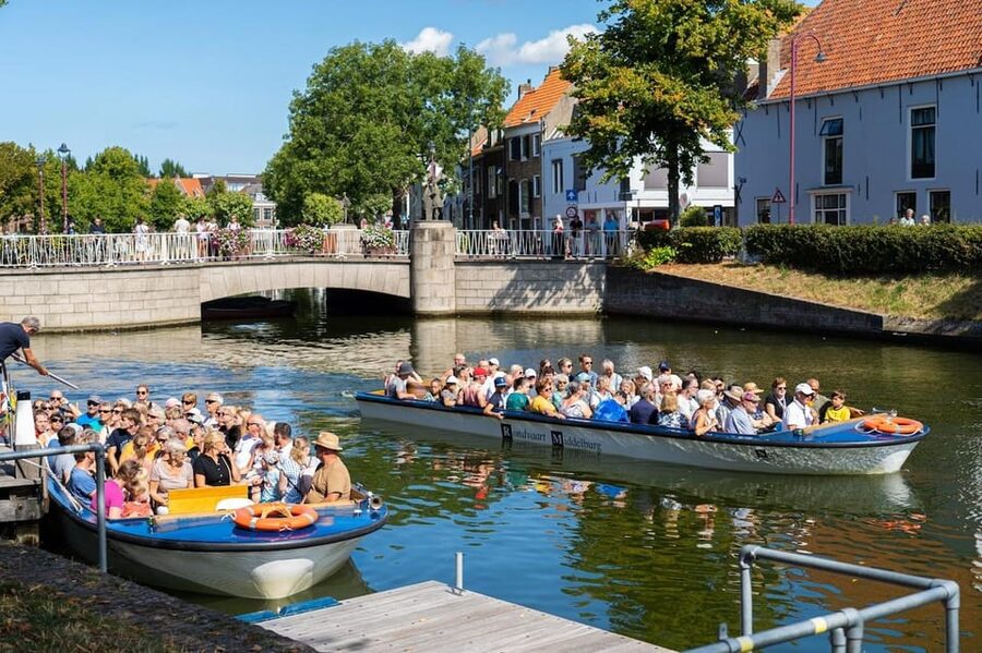 Middelburg: City Canal Cruise - Why Middelburg looks different from the canals