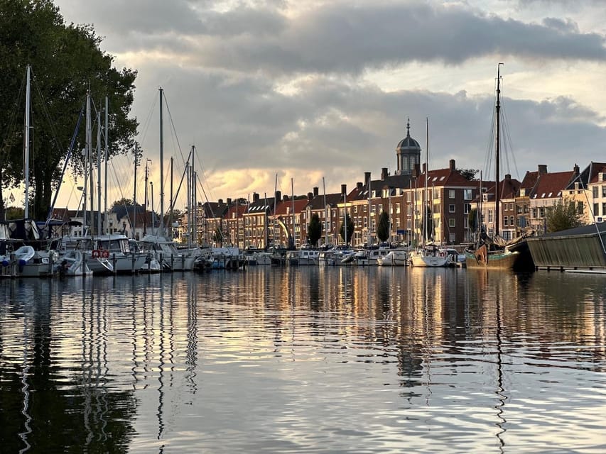 Middelburg: City Canal Cruise - Oostkerk and Kloveniersdoelen from the water