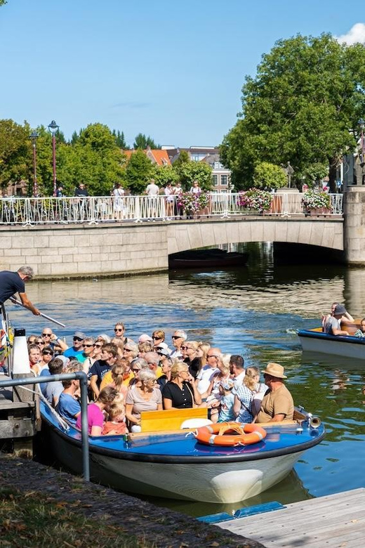 Middelburg: City Canal Cruise - Commentary that keeps the ride moving