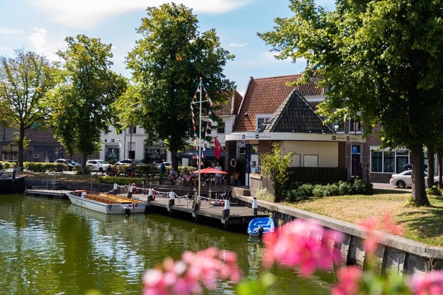 Middelburg: City Canal Cruise - Bridges, blankets, and the weather question