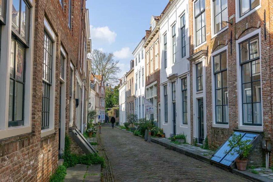 Middelburg: Guided City Walking Tour - What the 90-minute length means
