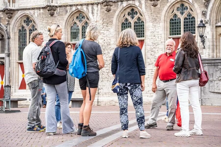 Middelburg: Guided City Walking Tour - Meeting the guide at Middelburg’s Markt