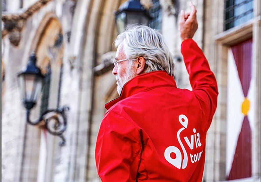 Middelburg: Guided Tour Townhall - What the bilingual format means for you