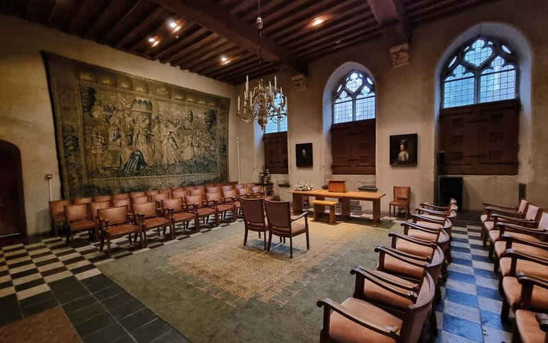 Middelburg: Guided Tour Townhall - Is one hour enough?