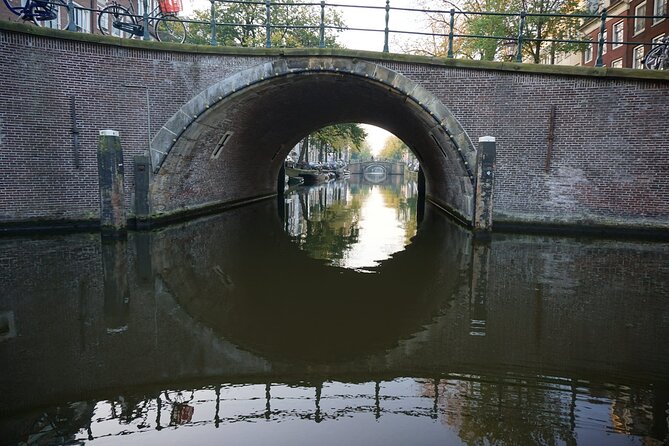 Morning Canal Cruise Amsterdam in Small-Group - Coffee, tea, and a Dutch morning treat