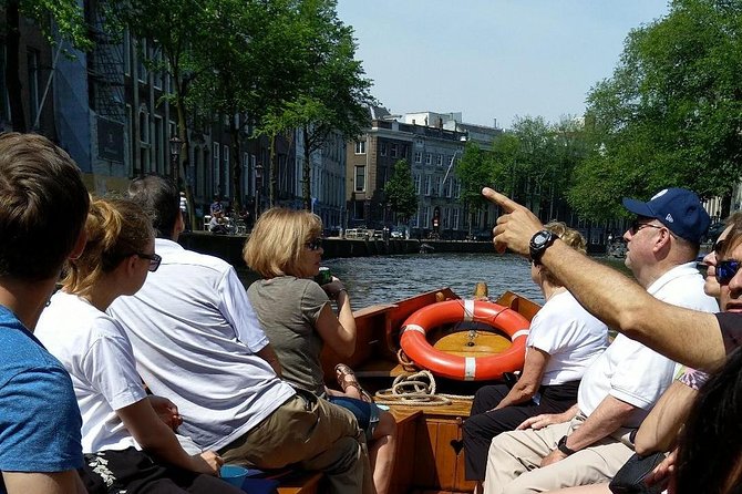 Open Dutch Boat! Silent electric drive. Nice cosy boat ride... - Who will enjoy this canal cruise most?