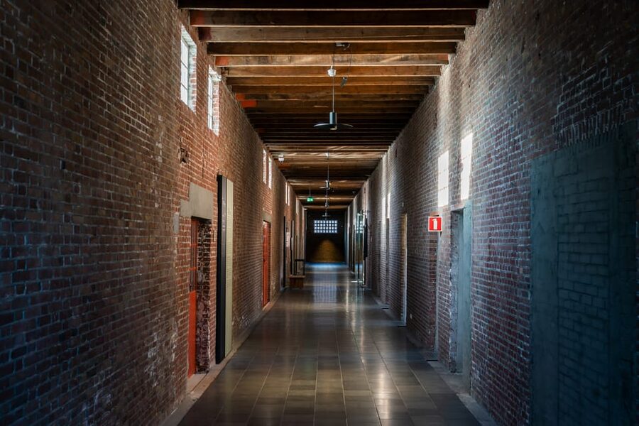 Oranjehotel World War II Prison Entrance Ticket - Start with the audioguide and numbered route
