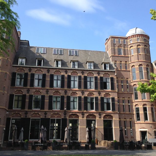 Oudenbosch: Guided City Walk - Former City Hall and the Zouaves Museum