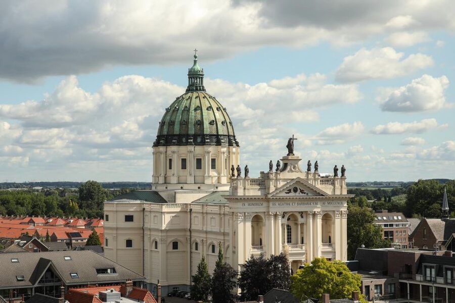 Oudenbosch: Tour at Basilica of the Holy Agatha and Barbara - Who will enjoy this visit most?