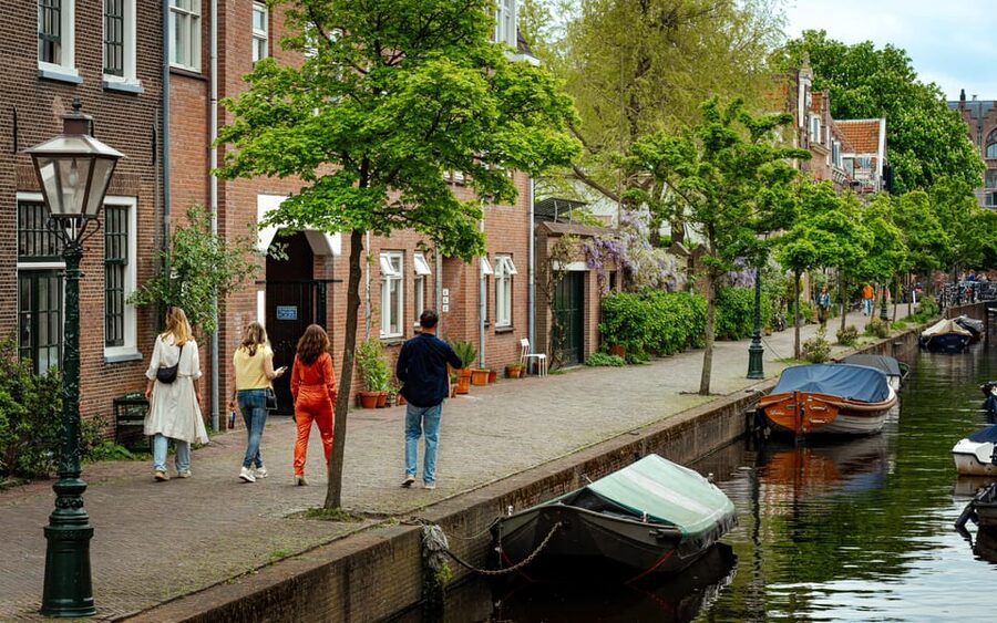 Outside Escape Amsterdam with your friend(s) and have fun! - Choosing your pace, breaks, and starting time