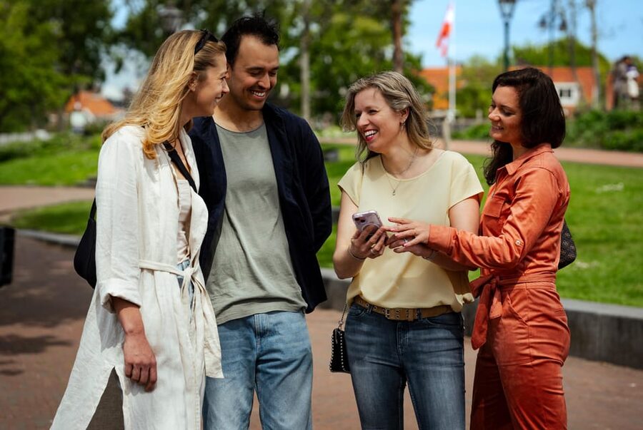 Outside Escape Amsterdam with your friend(s) and have fun! - Solving riddles through central Amsterdam