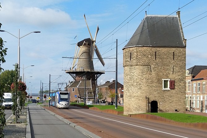 Photographic Tour in Delft Historical Center - Oostpoort and the first canal views