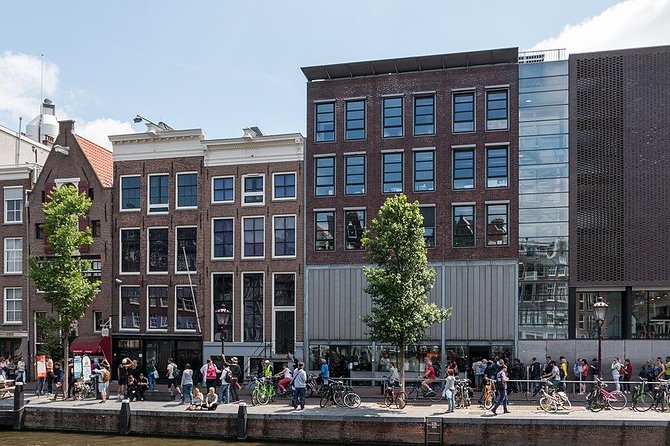 Private Amsterdam WW2 walking tour - Why this private walk can make Amsterdam’s past easier to understand