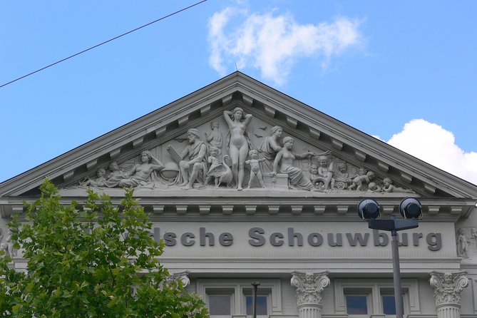 Private Amsterdam WW2 walking tour - Plantage and the Spinoza Monument