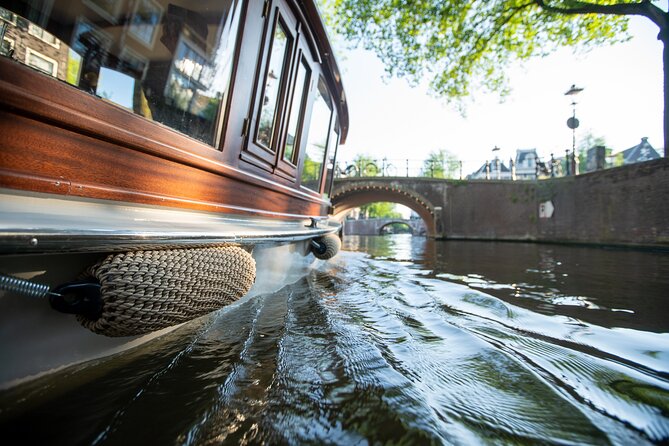 Private Boat Tour Amsterdam - 90 Min incl. welcome drink on historic saloon boat - A guide-led view of Dutch culture