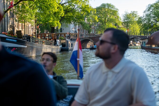 Private Boat Tour Amsterdam - 90 Min incl. welcome drink on historic saloon boat - Drinks, the welcome, and onboard comfort