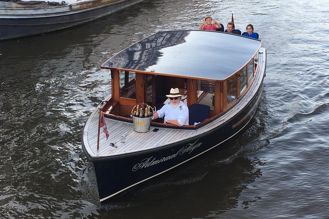 Private boat tour on a electric saloon boat - The 90-minute route and Prinsengracht