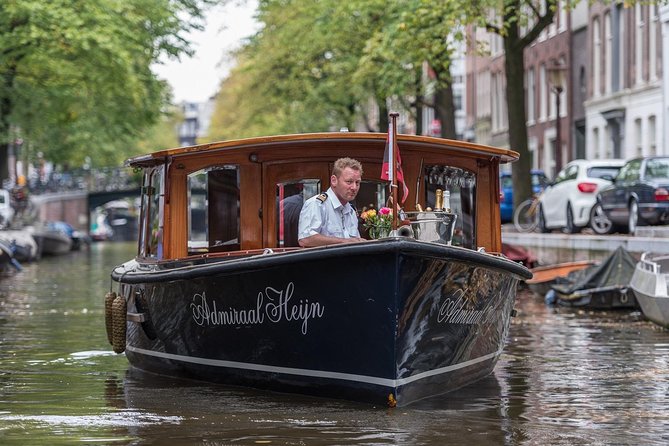 Private boat tour on a electric saloon boat - What the private boat changes