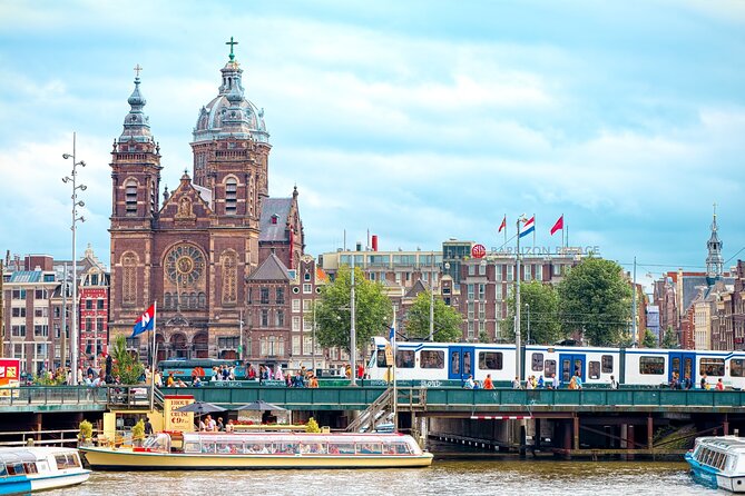 Private Day Tour of Amsterdam's Old Town Highlights by Car - Practical details that affect your day