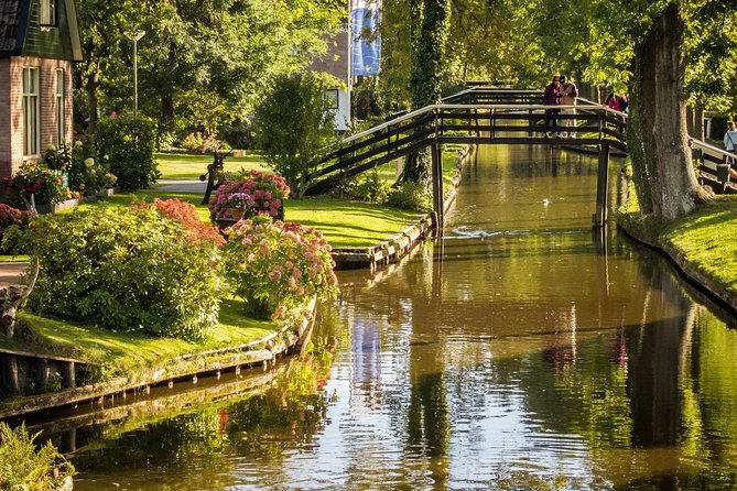Private Day Trip from Amsterdam to Giethoorn including boat tour - Walking through Giethoorn with a private guide