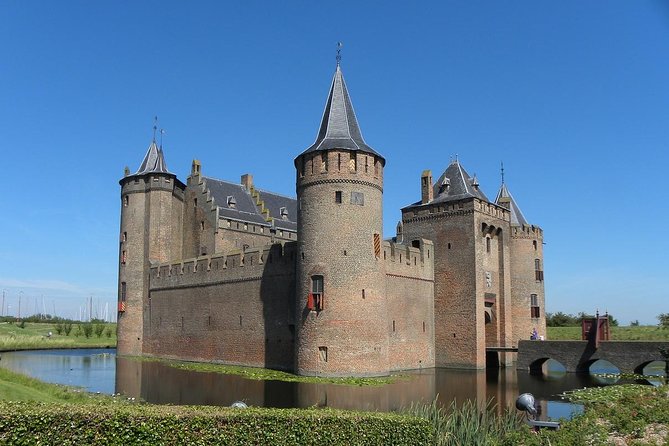 Private day trip to the Dutch castles from Amsterdam - What the guide adds, and where the service varies