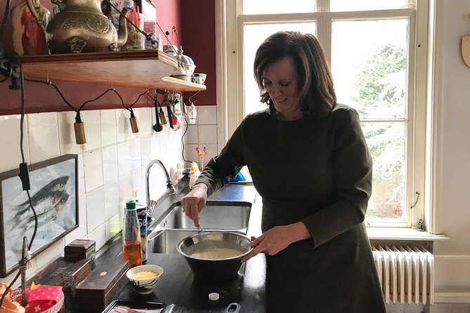Private Dutch Pancake Cooking Class in an Amsterdam Canal Home - Preparing the apple pancake