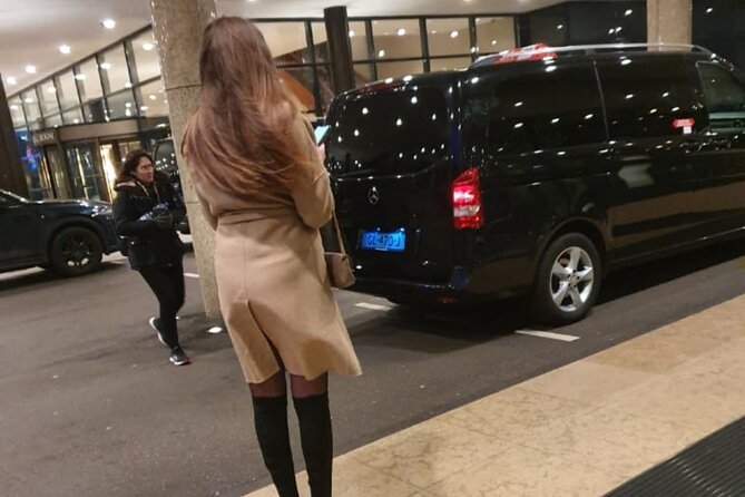 Private Minivan transfer to Rotterdam - A smooth 40 to 70 minute ride
