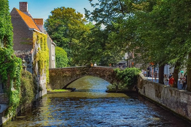 Private sightseeing tour to Bruges and chocolate from Amsterdam - Canals, carriage rides, and the Michael Angelo church