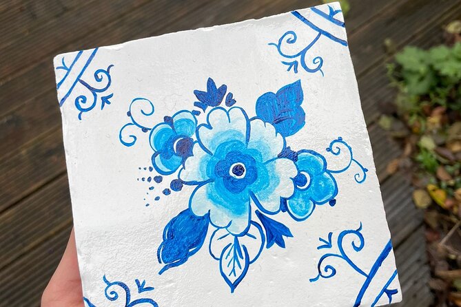 Private Souvenir Creation in Dutch Delft Blue from Netherlands - What Happens at Postjeskade 43