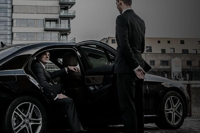 Private Taxi Service between Amsterdam and Schiphol Airport - Key points at a glance