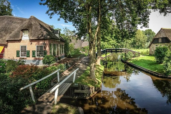 Private tour to Giethoorn, the Windmills, Cheese from Amsterdam - Walking, bridges, and lunch in Giethoorn