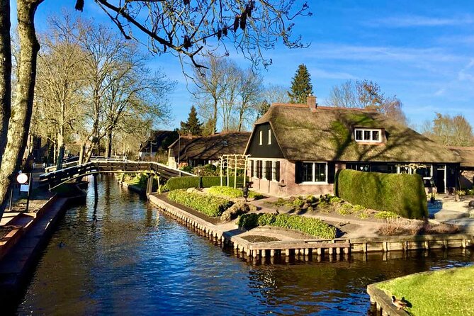 Private Tour to Giethoorn with boat and Zaanse Schans windmills - What the guide adds to the day