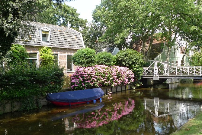 Private Tour Zaanse Schans Windmills and Volendam in Jaguar - The Jaguar changes the feel of the day