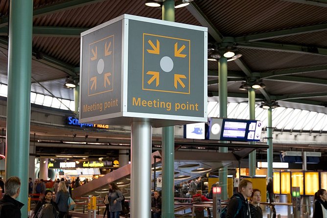 Private Transfer from Amsterdam Airport Schiphol to The Hague - The first important step: keep your phone on