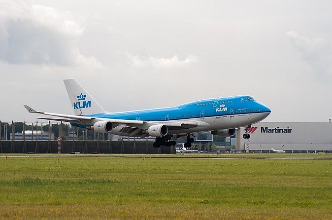 Private Transfer from Amsterdam to AMS Amstrdam Schiphol Airport - A driver who handles the stressful part
