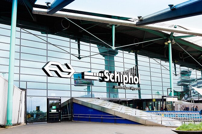 Private Transfer in or to Amsterdam - Choosing between a sedan, minivan, and luxury car