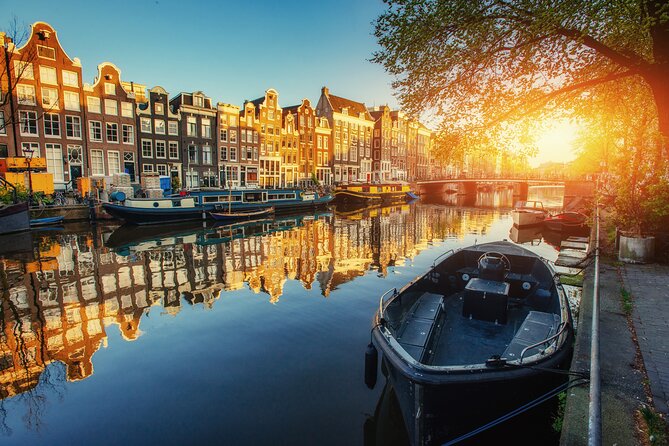 Private walking tour Amsterdam. English or Spanish. - De Waag and the old city gates