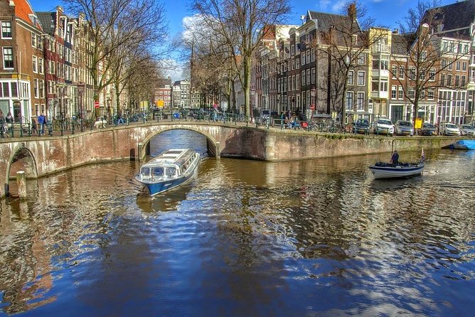 Red Light District tour with canal cruise - Entering De Wallen and Amsterdam’s oldest streets
