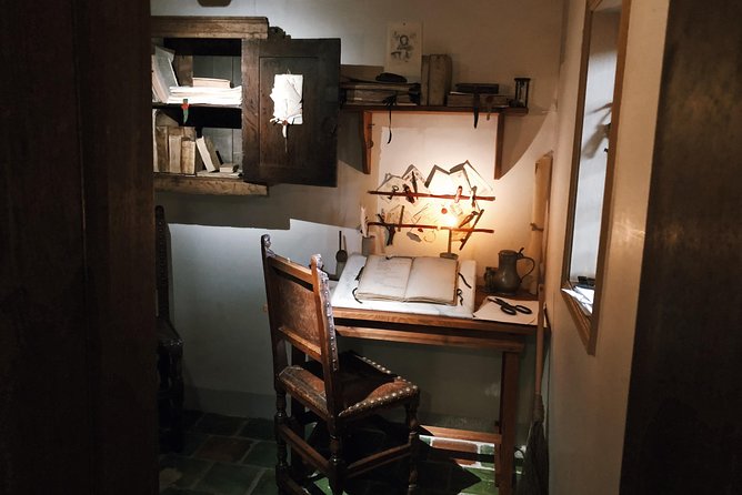 Rembrandt House & Neighborhood Exclusive Guided Walking Tour - Key points to know before booking