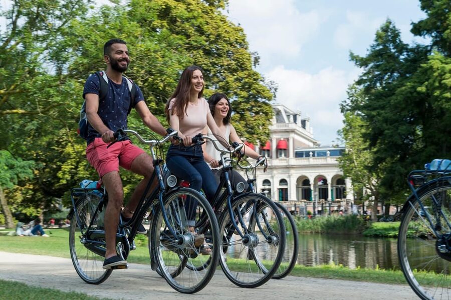 Rent a bike in Amsterdam | 1, 2, 3+ hours - Riding through Amsterdam’s narrow streets