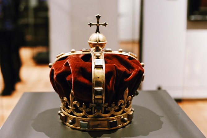 Rijksmuseum Amsterdam Exclusive Guided Tour w/ Reserved Entry - The first galleries: a fast introduction to Dutch art