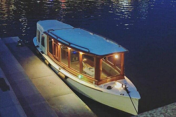 Romantic Private Boat Tour Amsterdam 90min incl welcome drink - Herengracht and Amsterdam’s grand canal houses