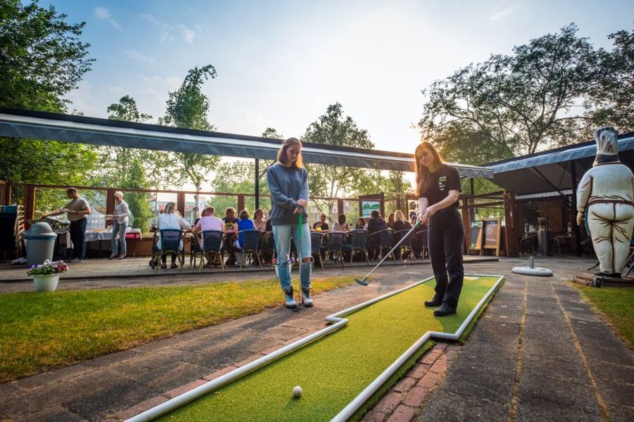 Rotterdam: 18-Hole Mini-Golf Game - What happens across the 18 holes