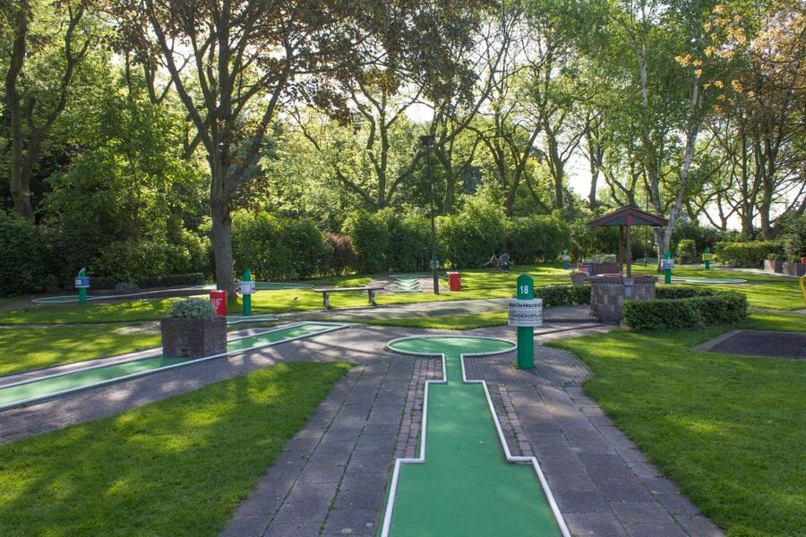 Rotterdam: 18-Hole Mini-Golf Game - Food and drinks after the round