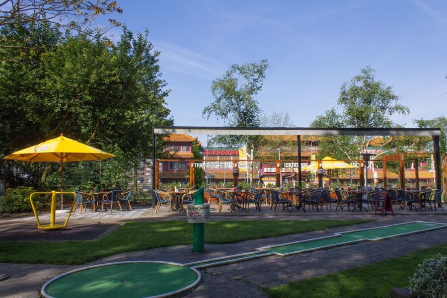 Rotterdam: 18-Hole Mini-Golf Game - Finding the course near Euromast Park