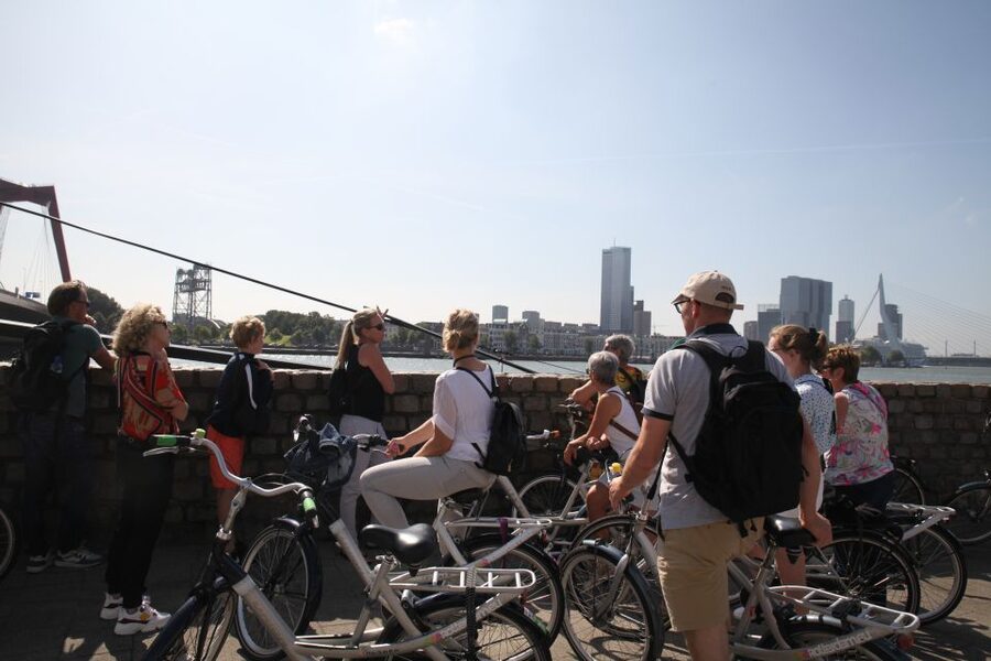 Rotterdam: 2.5-Hour Highlights Bike Tour - Small group or private tour?