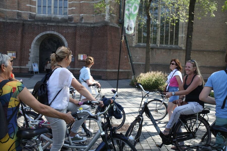 Rotterdam: 2.5-Hour Highlights Bike Tour - City Hall and the Markthal