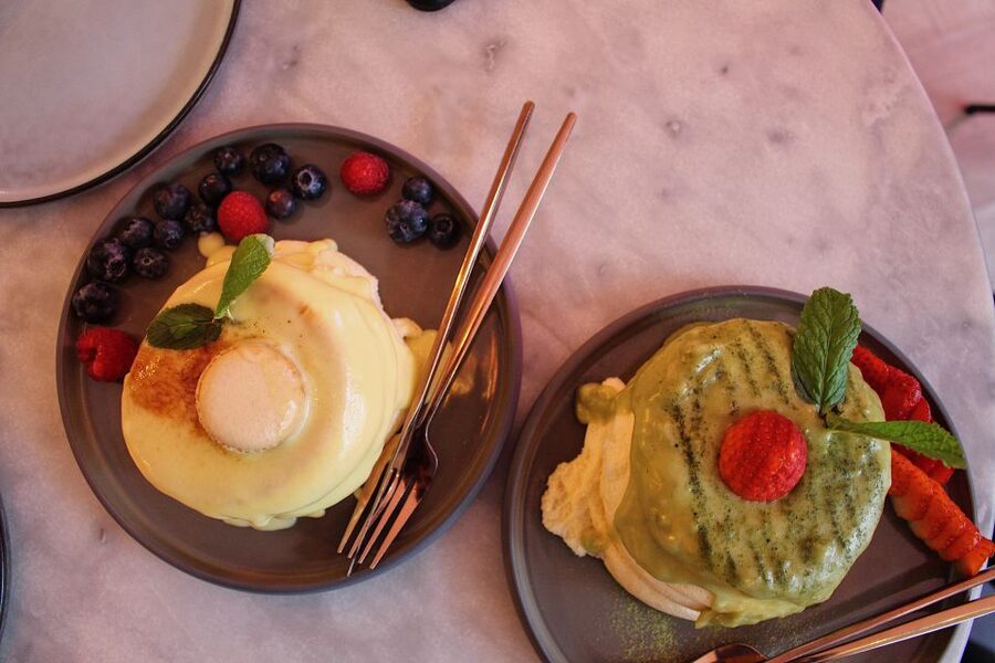 Rotterdam: Guided Food Tour - The first Rotterdam tastings: from Japanese pancakes to Dutch classics