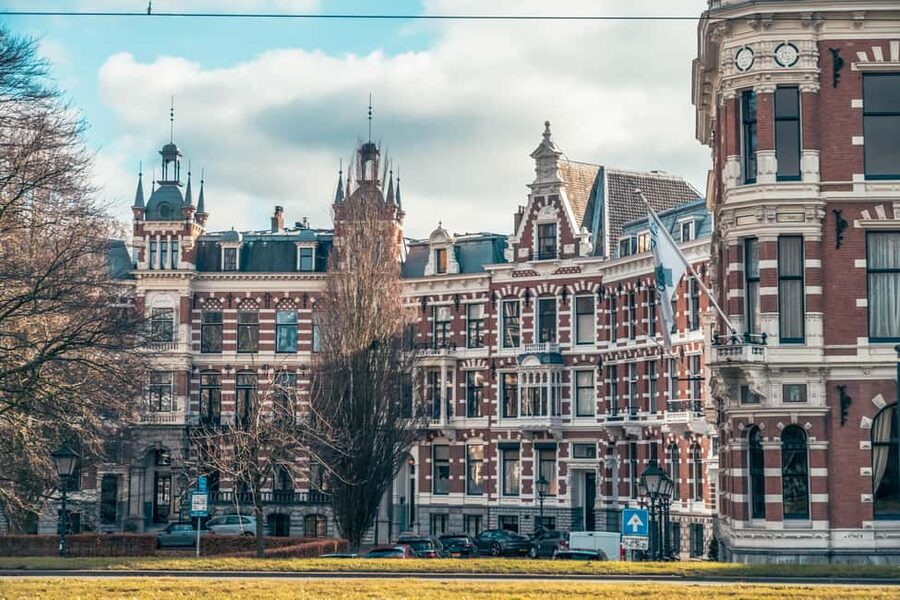 Rotterdam: Highlights & Gems Walking Tour with Dutch Local - What Yoreh adds to the experience